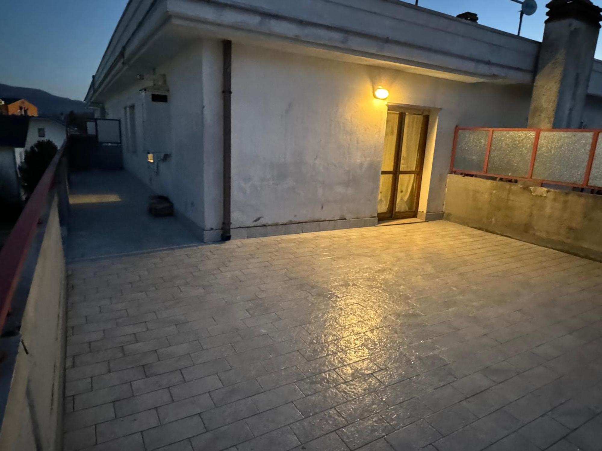 Attico - Terrazza Su Castello Daire Castel Di Sangro Dış mekan fotoğraf