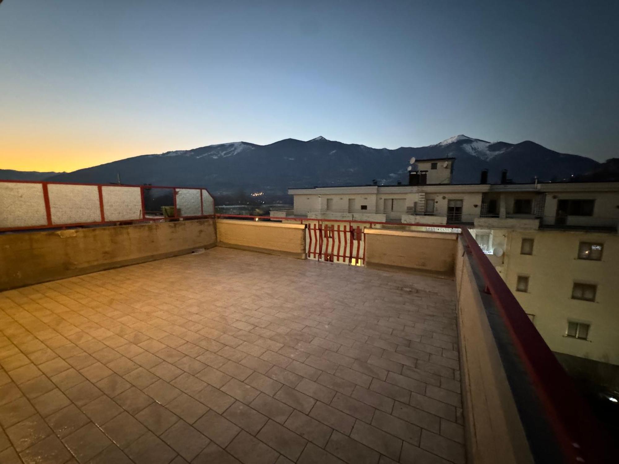Attico - Terrazza Su Castello Daire Castel Di Sangro Dış mekan fotoğraf
